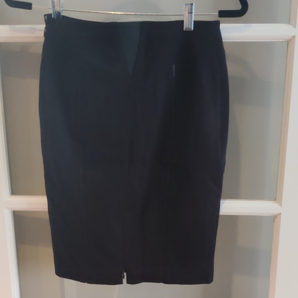 Elegant Black Women's Skirt - Picture 3 of 5